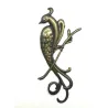jolie broche , très légère